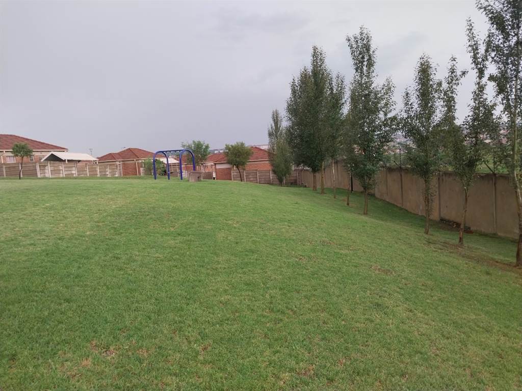 3 Bed House in Olievenhoutbosch photo number 3