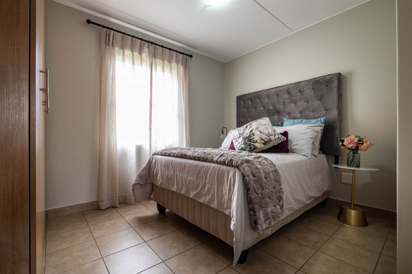 2 Bed Apartment in Lenasia photo number 4