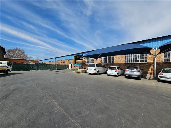 2 956  m² Industrial space