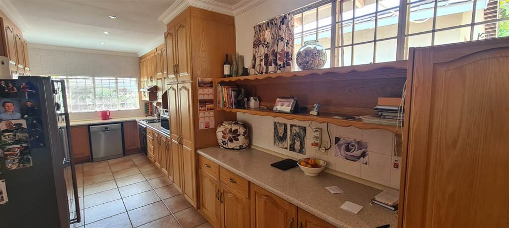 3 Bed House in Waterkloof Ridge photo number 10