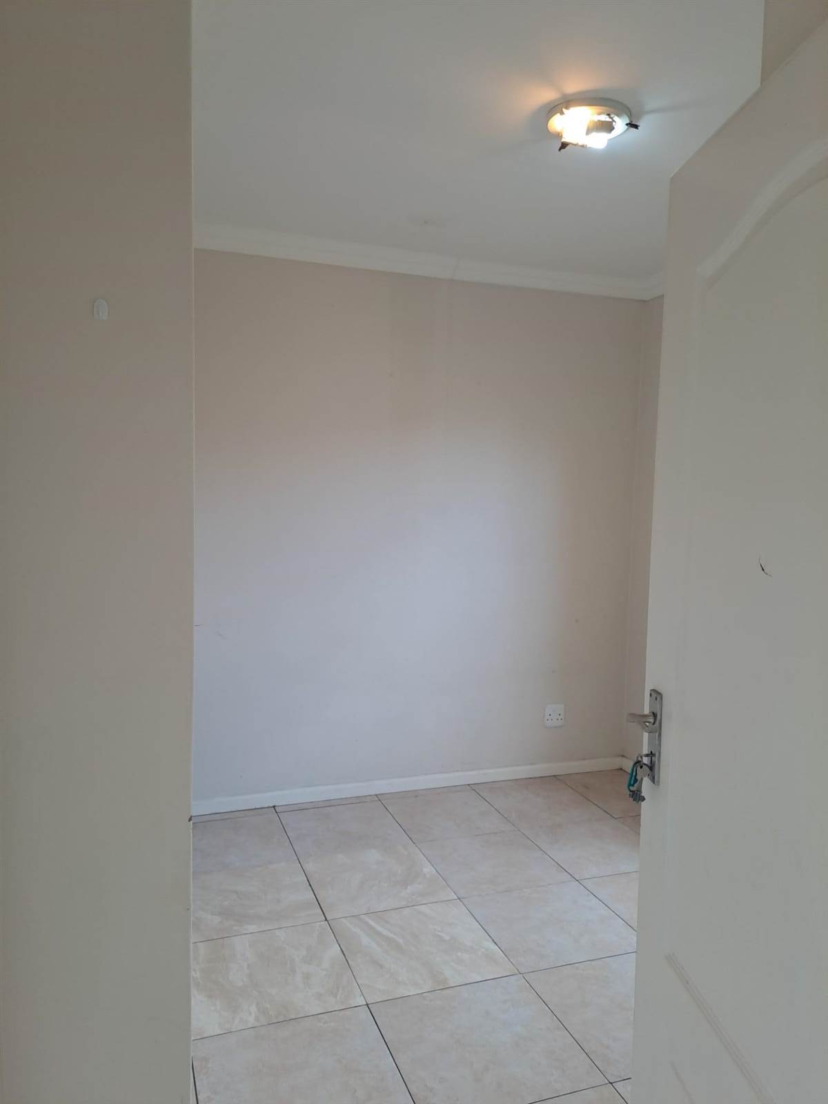 2 Bed Apartment in Grahamstown Central photo number 7
