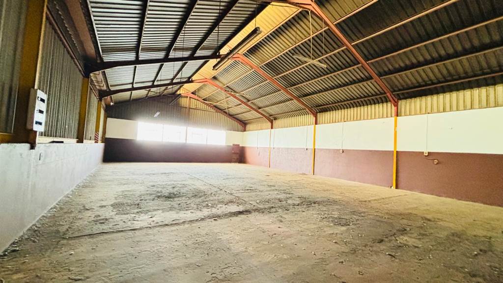 350  m² Industrial space in Daleside photo number 10