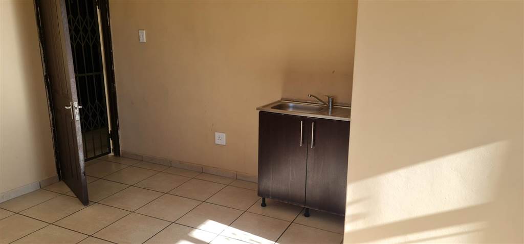 1 Bed Apartment in Umgababa photo number 4