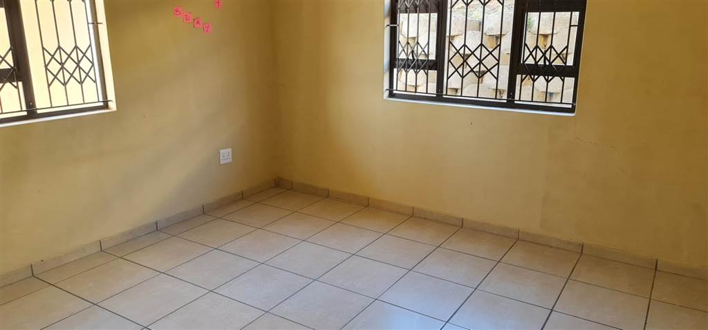 1 Bed Apartment in Umgababa photo number 8