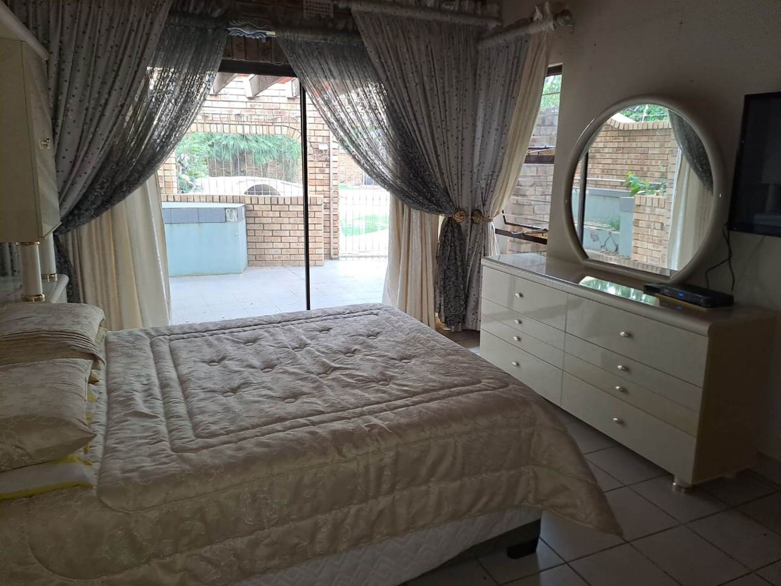 4 Bed House in Jim Fouche Park photo number 17