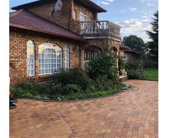 8 Bed House in Randfontein South