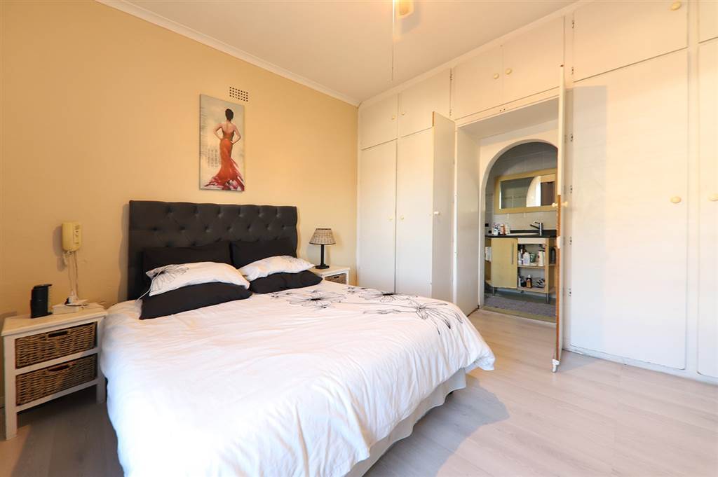 4 Bed House in Plumstead photo number 9