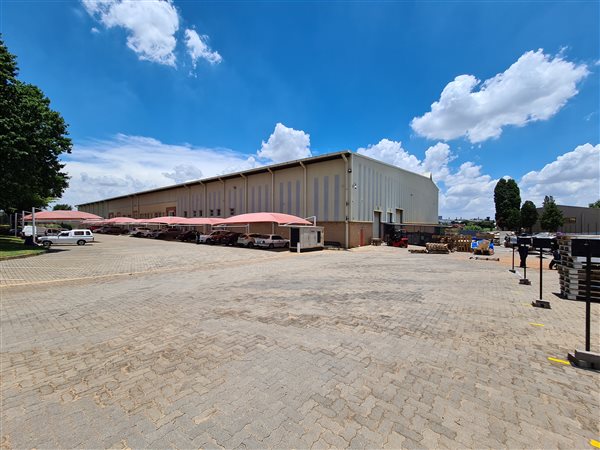 14 905  m² Industrial space