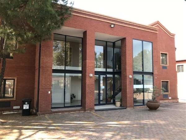 290  m² Commercial space in Fourways