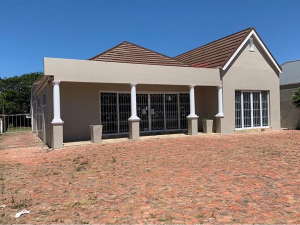 330  m² Retail Space in Walmer