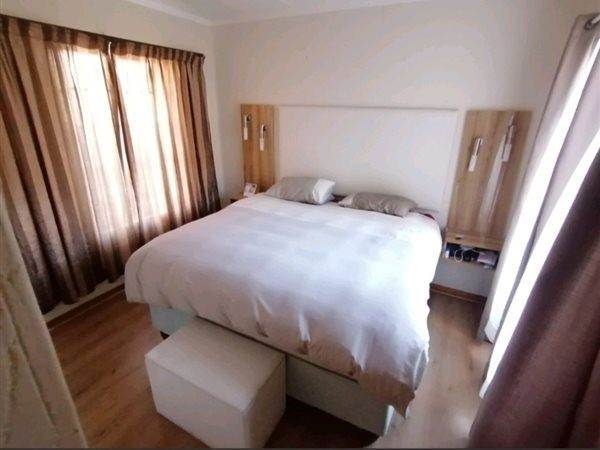 2 Bed Apartment in Erand Gardens photo number 5