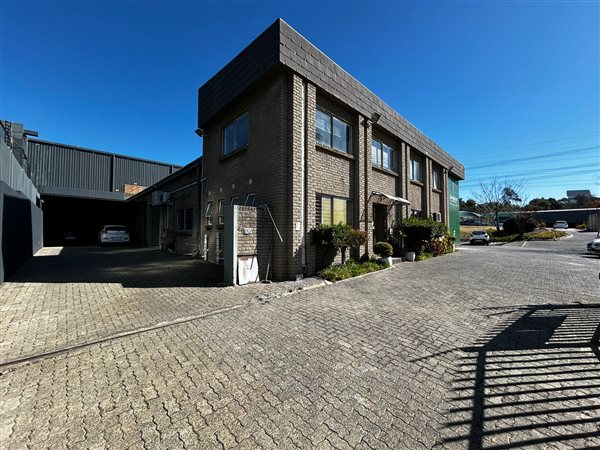 730 m² Industrial space 730 m² Industrial space