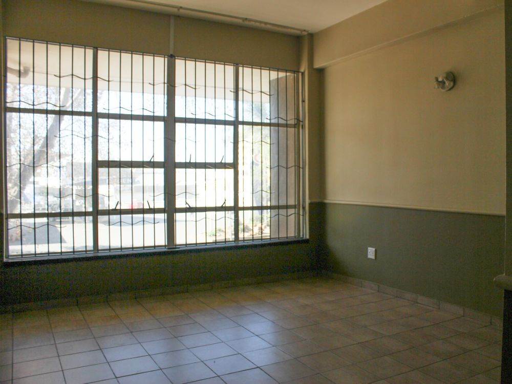 Bachelor apartment in Johannesburg Central photo number 5