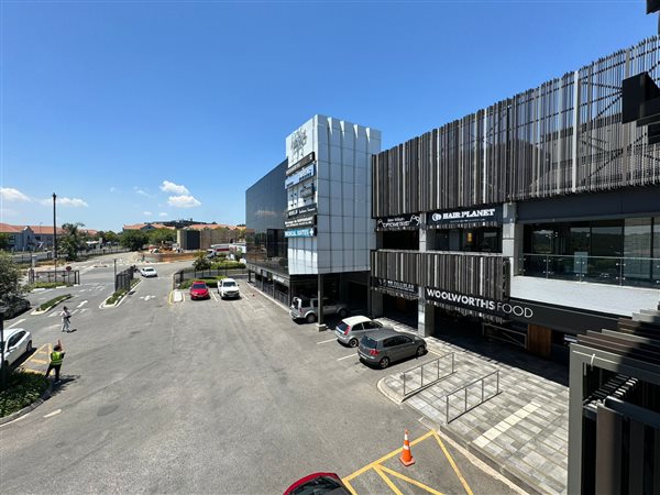 57  m² Commercial space