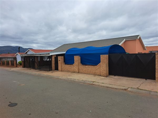 8 Bed House in Mlungisi