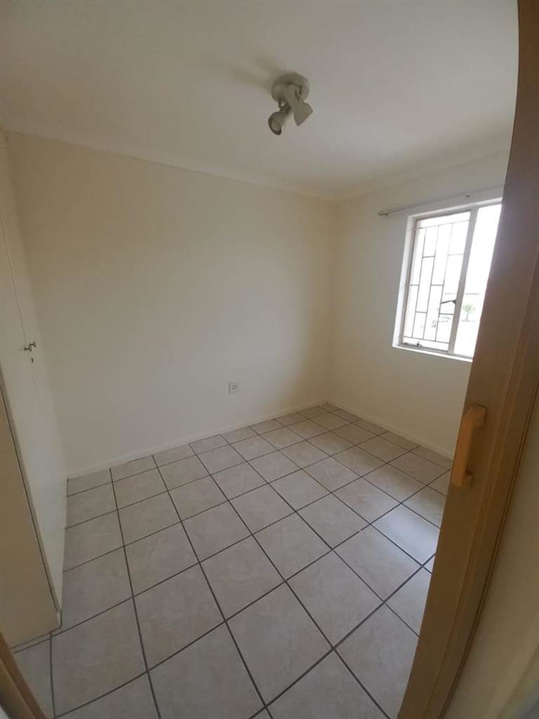 2 Bed Townhouse in Beyers Park photo number 9