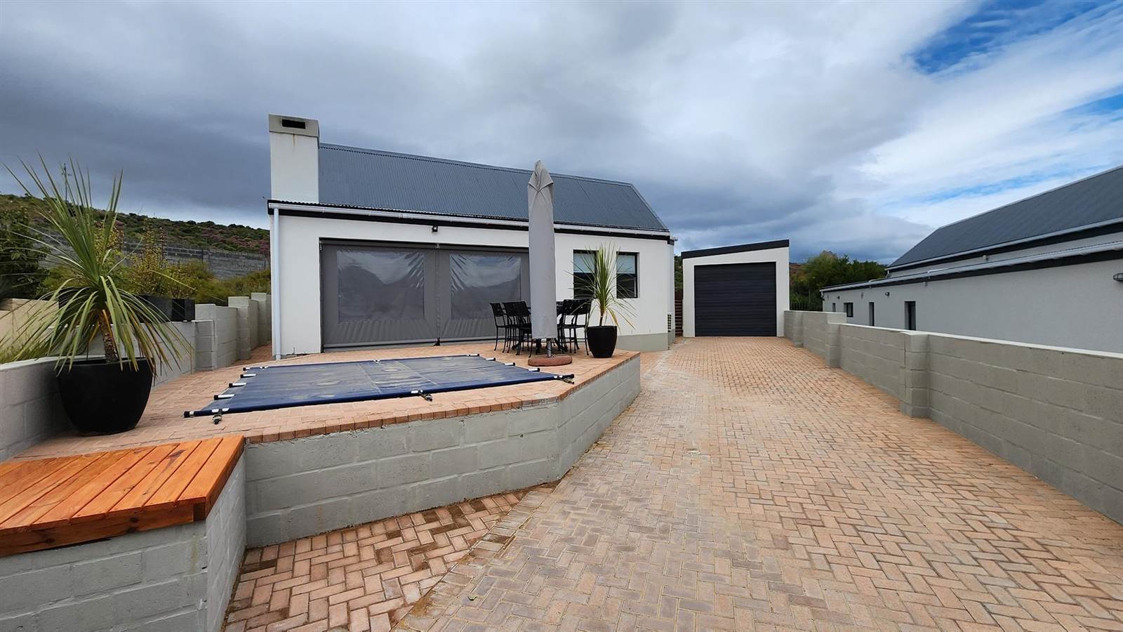 4 Bed House in Clanwilliam photo number 1