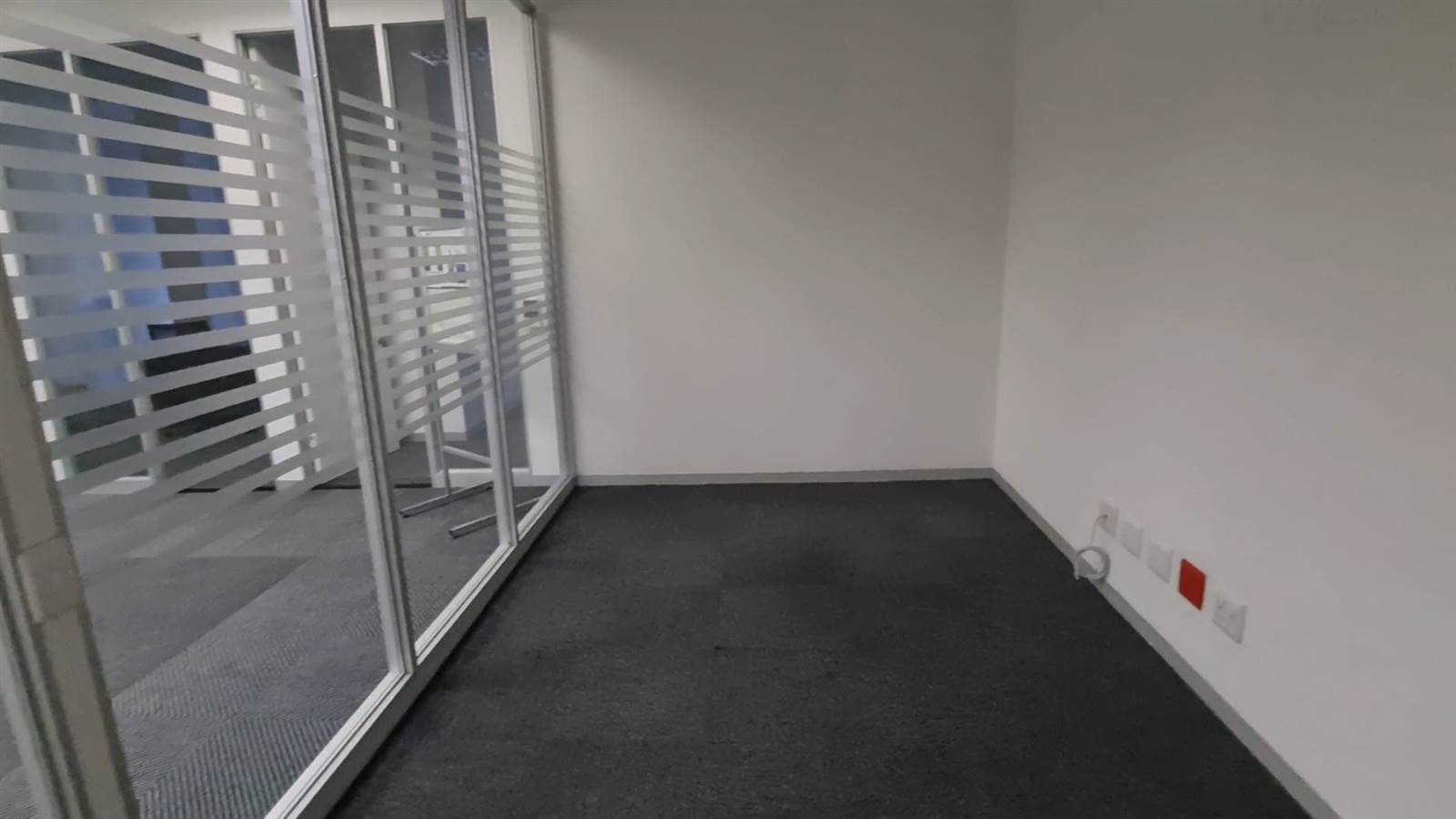 212  m² Commercial space in Woodstock photo number 10