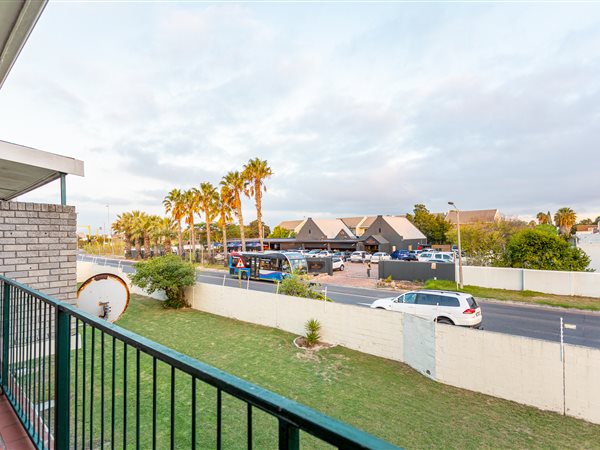 1 Bedroom Flat 1 Bedroom Flat