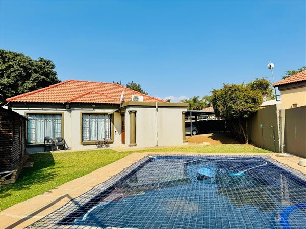 3 Bedroom Townhouse 3 Bedroom Townhouse