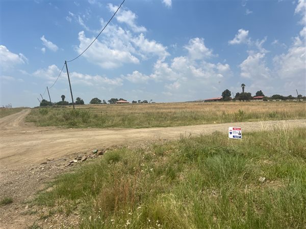 1 983 m² Land