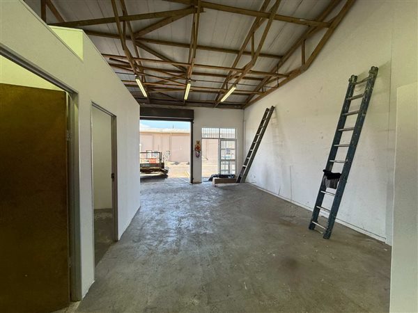 100  m² Commercial space