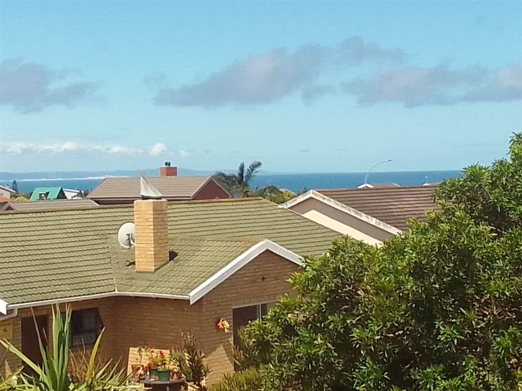 2 Bed House in Jeffreys Bay photo number 16