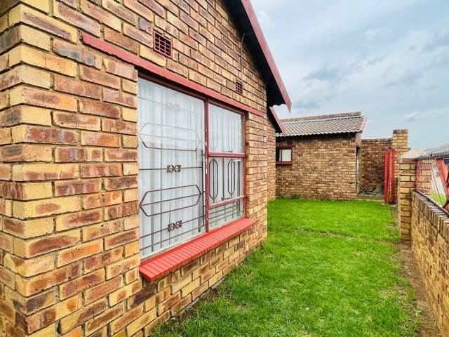 3 Bed House in Kwa Thema photo number 2