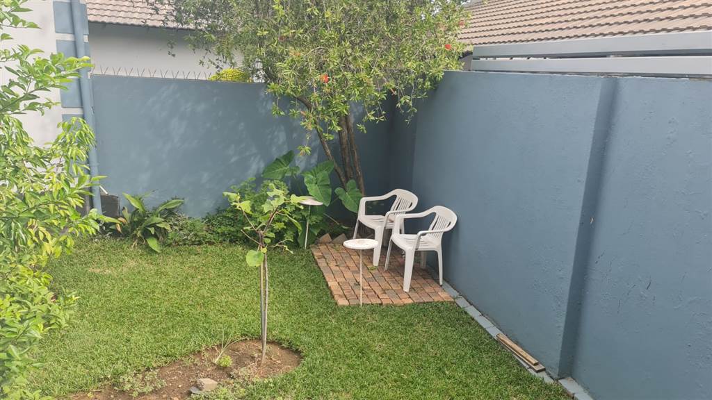 2 Bed Townhouse in Waterval East photo number 18