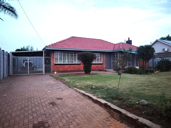 4 Bedroom House 4 Bedroom House
