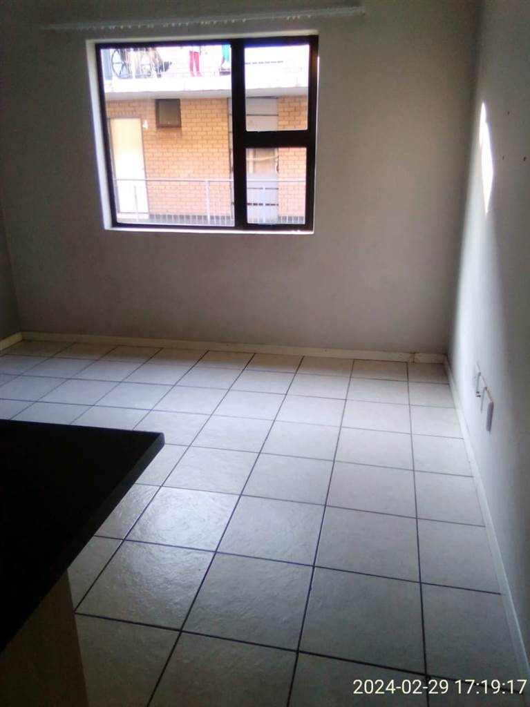 2 Bed Apartment in Benoni South photo number 2