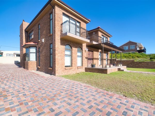 4 Bedroom House 4 Bedroom House