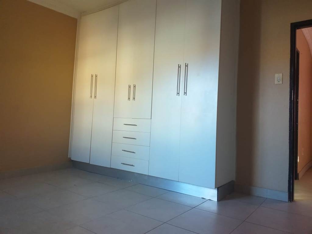 2 Bed House in Pimville photo number 17