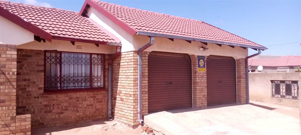 3 Bed House in Mankweng photo number 11