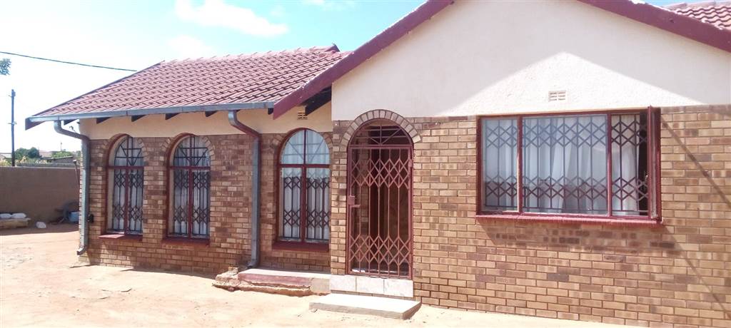 3 Bed House in Mankweng photo number 10