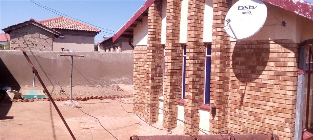 3 Bed House in Mankweng photo number 9