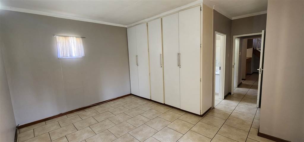 2 Bed Apartment in Kroonstad photo number 7
