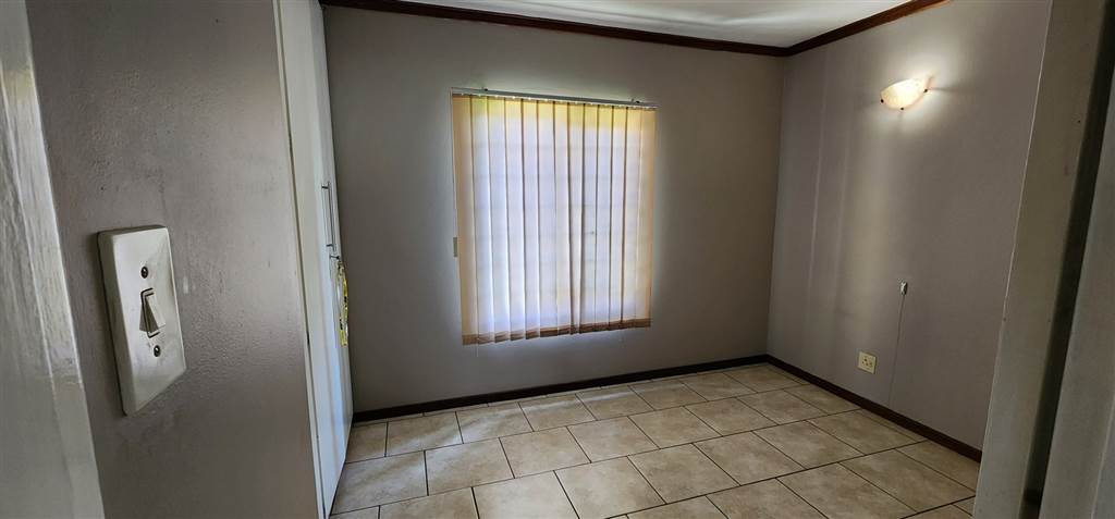 2 Bed Apartment in Kroonstad photo number 9