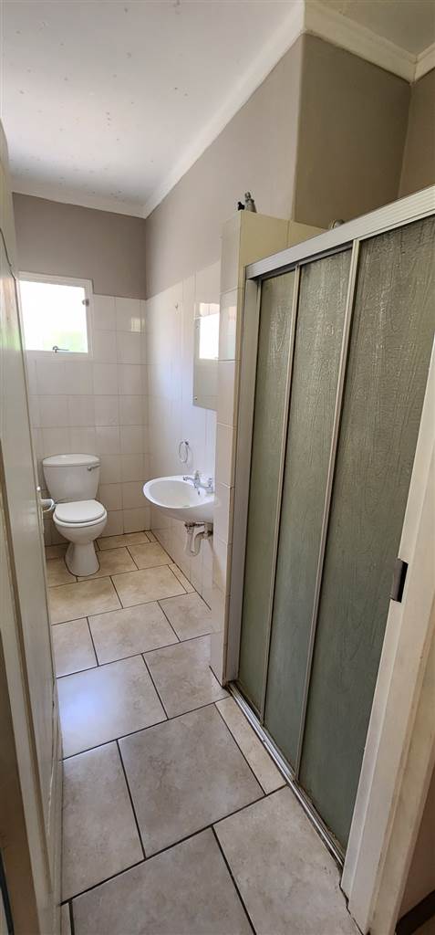 2 Bed Apartment in Kroonstad photo number 6