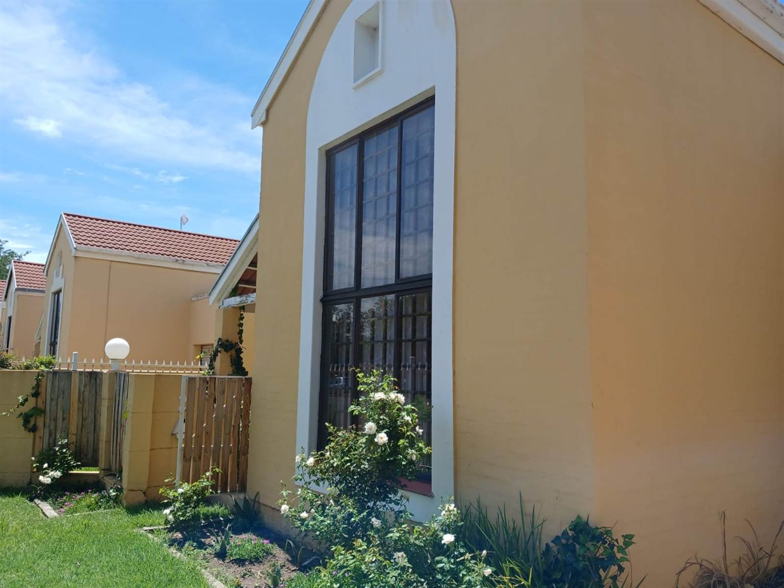 2 Bed Apartment in Kroonstad photo number 2