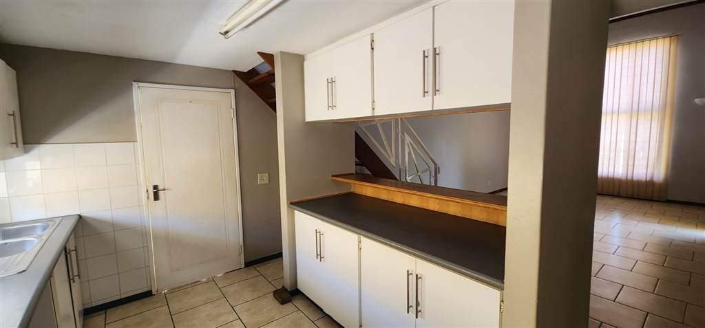 2 Bed Apartment in Kroonstad photo number 5