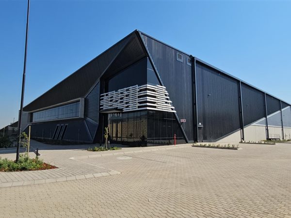 4 883  m² Industrial space