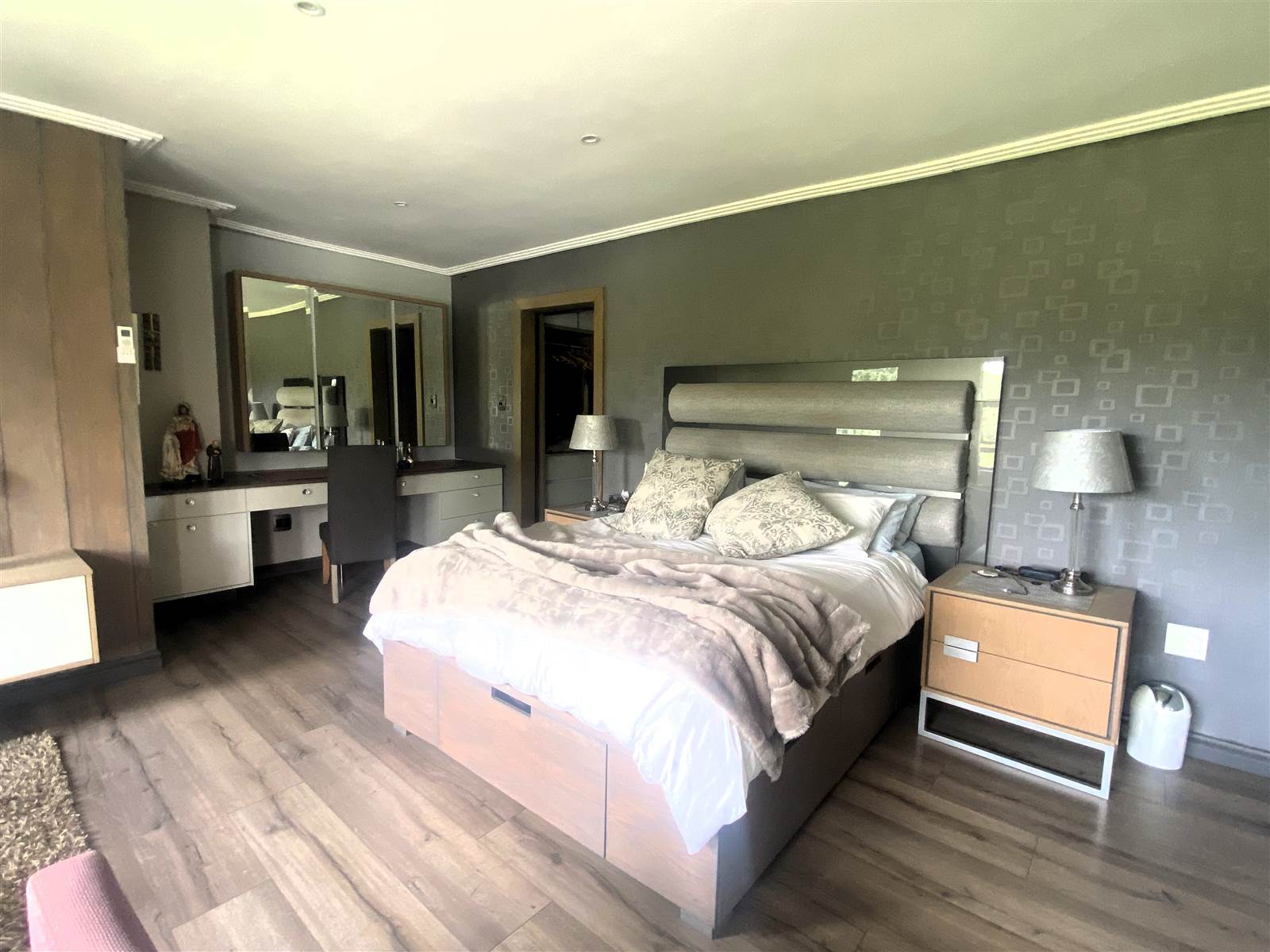 4 Bed House in Zwartkop Golf Estate photo number 13