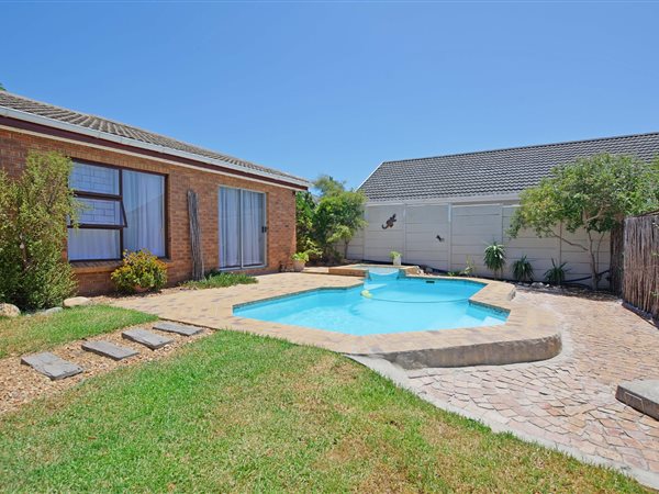4 Bedroom House 4 Bedroom House