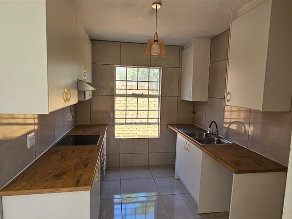 3 Bed House in Willowbrook