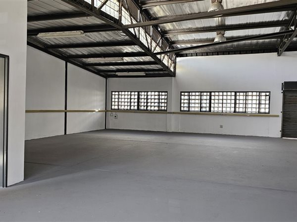 215  m² Industrial space