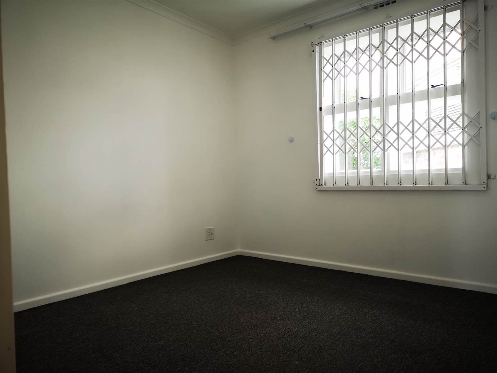 1 Bed Apartment in Kenilworth photo number 13