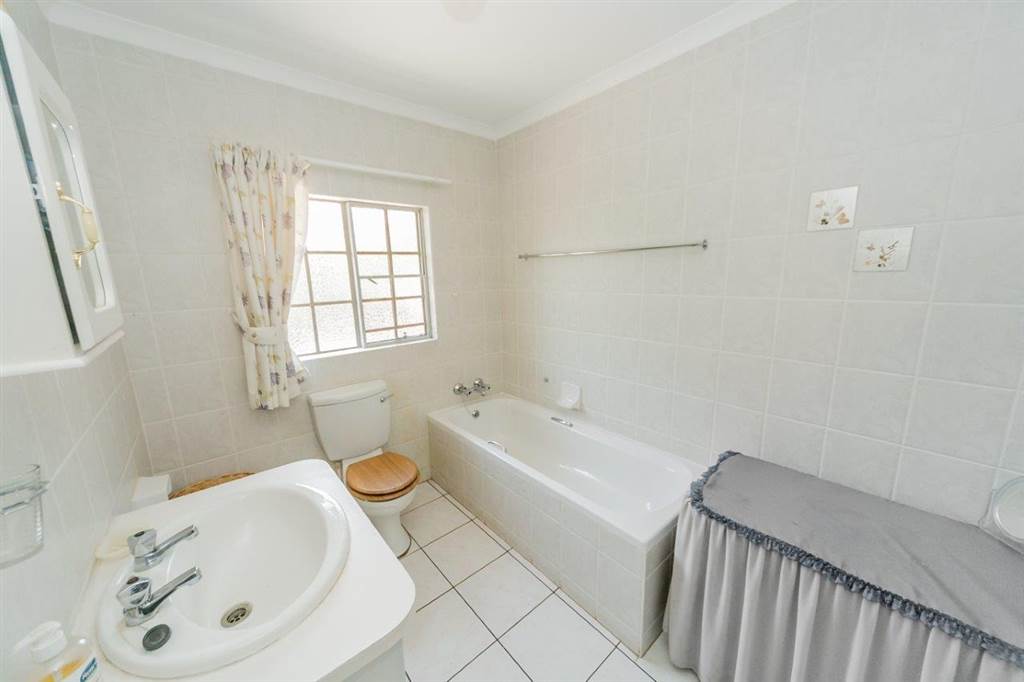 2 Bed House in Modimolle photo number 13