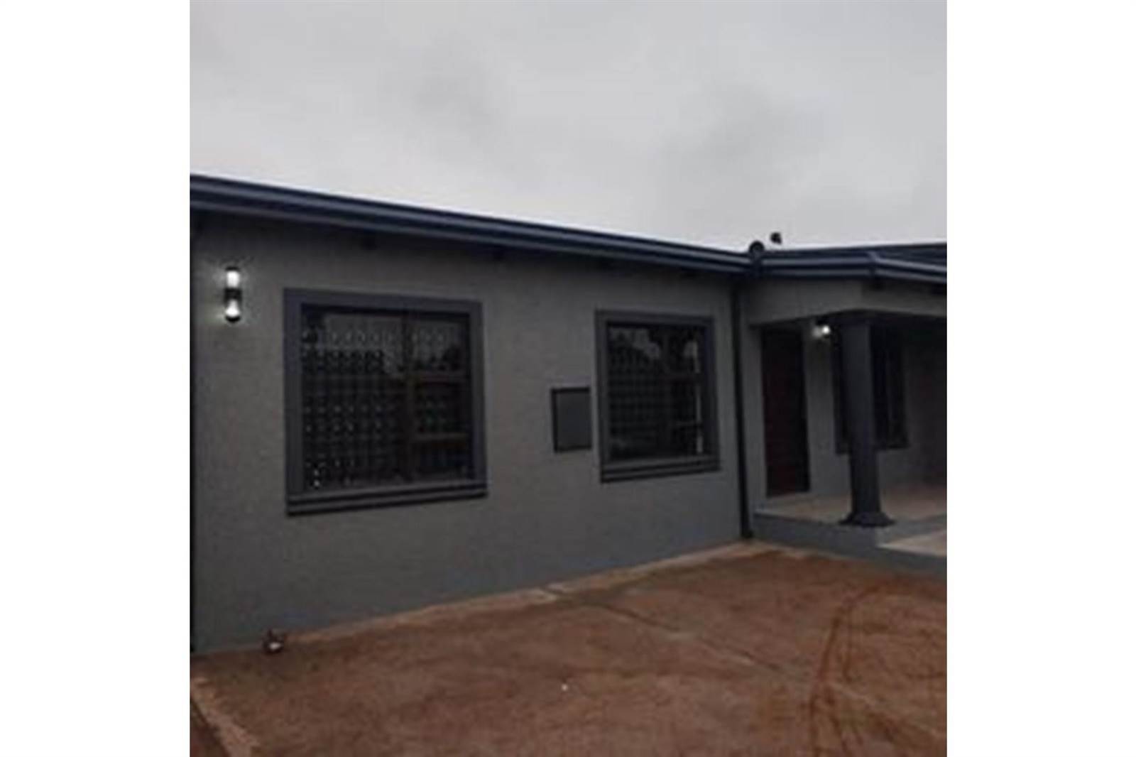 3 Bed House in Klipspruit West photo number 3