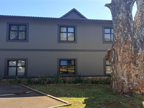 621.989990234375  m² Office Space in Kloof